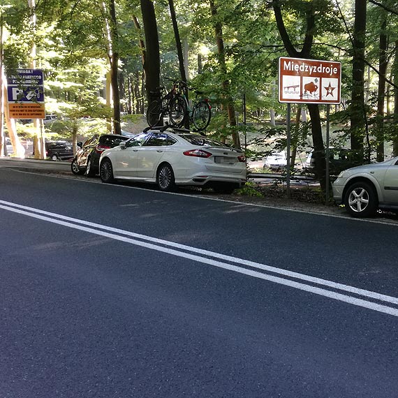 Mieszkaniec: Ulica Zwycistwa jest codziennie zatarasowana a chodniki niszczone