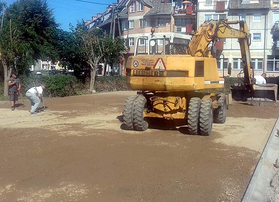 Ciki sprzt na budowie boiska przy zespole szk ponadgimnazjalnych w Wolinie