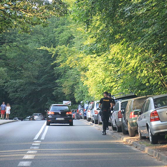 Policja robi porzdek z kierowcami parkujcymi w niedozwolonych miejscach