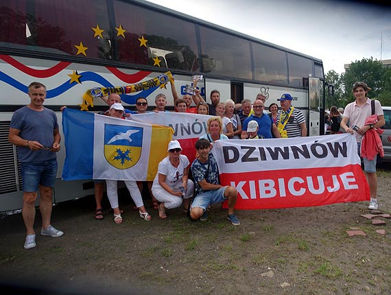 Kibice z Dziwnowa wspierali Stal Gorzw w walce z Uni Leszno
