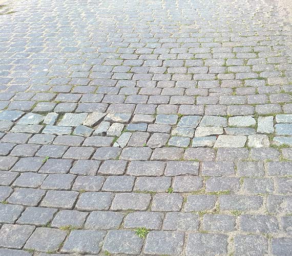 „Okiem pana Marcina” - Jak nie naprawiać bruku?