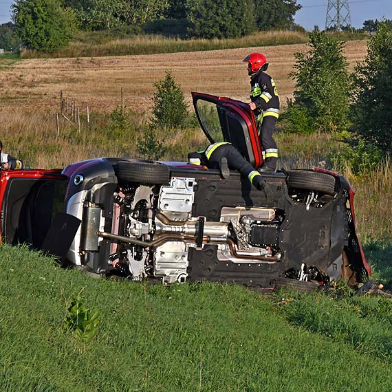 Alfa Romeo dachowała przed Dargobądzem, jej kierowca ocknął się w rowie 10 km od celu podróży