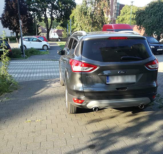 Odwieczny problem z parkowaniem na ulicy Staromiejskiej w Kamieniu Pomorskim