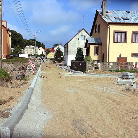 Przebudowywana ulica Jana Kili�skiego w Kamieniu Pomorskim b�dzie o metr w�sza od starej
