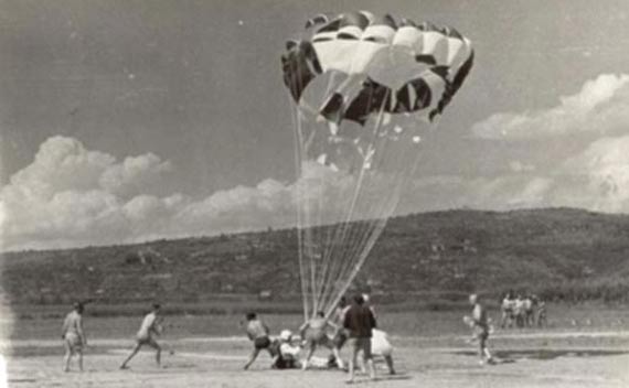 Zasłużony Mistrz Sportu spadochroniarz chor. Edward Ligocki w Alei Gwiazd Sportu w Dziwnowie