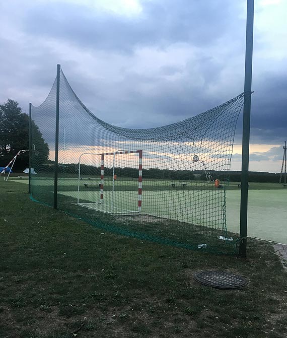 Hare Kryszna opanowali wierzno - przez to miejscowa modzie nie ma gdzie spdza wolnego czasu!