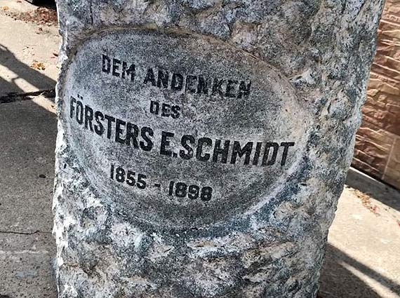 Policjanci odzyskali zabytkowe drogowskazy