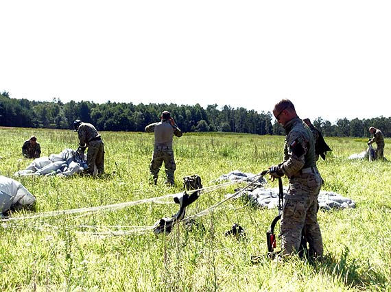 Żołnierze wojsk specjalnych ćwiczą w powiecie kamieńskim