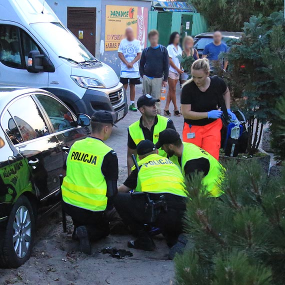 yje dziki funkcjonariuszom! Reanimacja 60-latka przed wejciem na molo. Zobacz film!