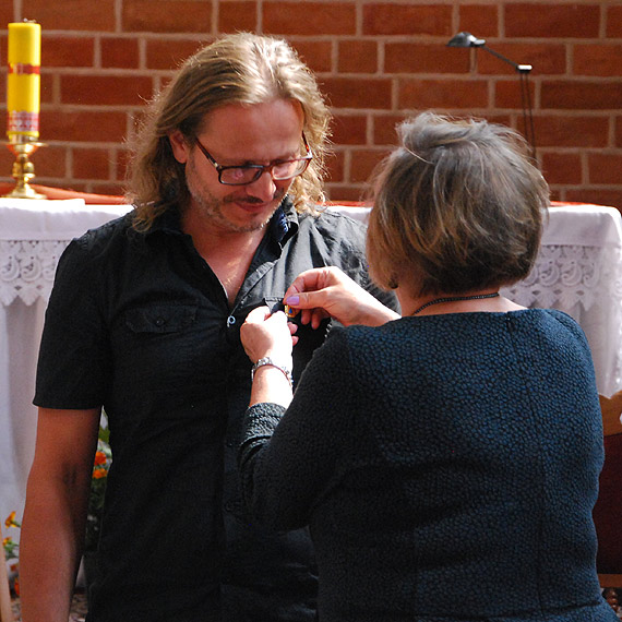 Inauguracja Zachodniopomorskich Dni Dziedzictwa 2018 w Chwarszczanach.  Zota odznaka „Za opiek nad zabytkami” dla Grzegorza Kurki