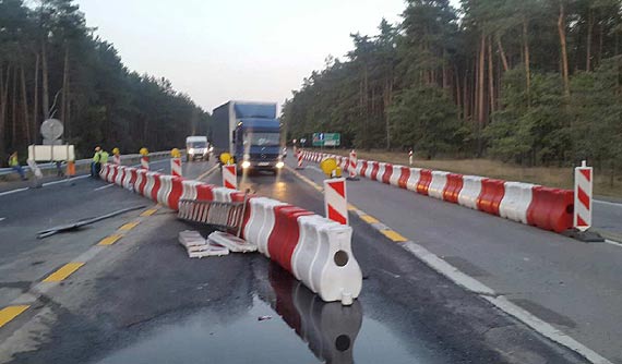 Jedziemy jedną jezdnią na przebudowywanym odcinku autostrady A6