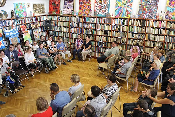 „Bez ram, schematów i ograniczeń” - wernisaż i kiermasz prac uczestników Warsztatu Terapii Zajęciowej w Wolinie