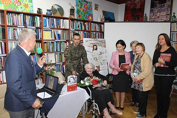 „Aby nie zapomnie - rozmowy z wilesk czniczk AK w midzyzdrojskiej bibliotece”