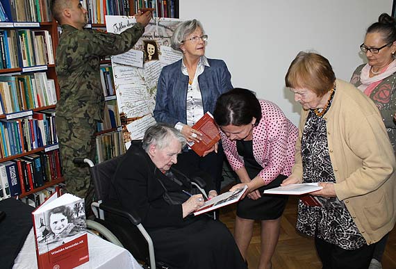 „Aby nie zapomnie - rozmowy z wilesk czniczk AK w midzyzdrojskiej bibliotece”