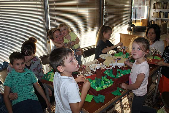 „Mirabelka - kiełkująca historia” , czyli warsztaty literacko-plastyczne w międzyzdrojskiej bibliotece
