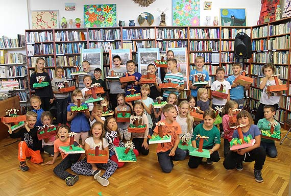 „Mirabelka - kiełkująca historia” , czyli warsztaty literacko-plastyczne w międzyzdrojskiej bibliotece