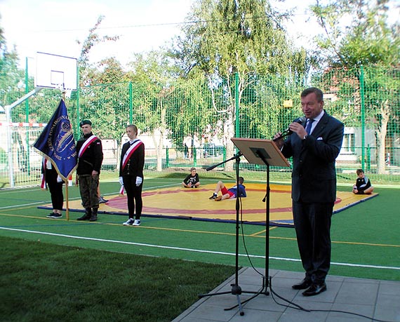 Po 55 latach istnienia Zespół Szkół Ponadgimnazjalnych w Wolinie ma własne boisko sportowe