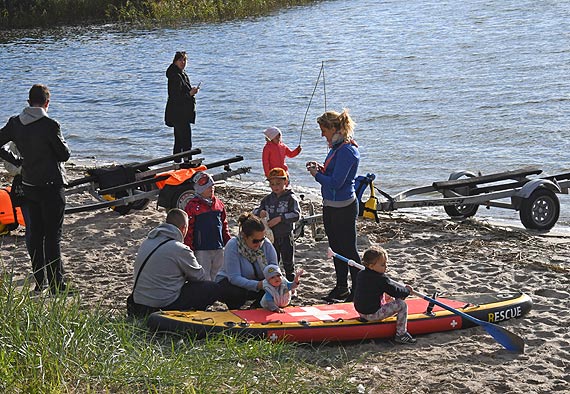 Pierwszy piknik, spotkanie z wyborcami w soectwie na play w Wapnicy