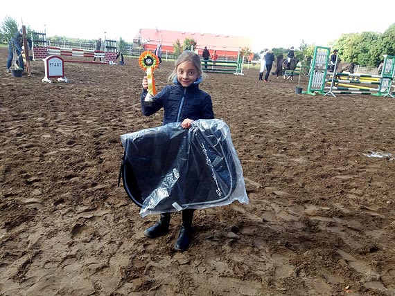 Osiemdziesiąt koni startowało w skokach przez przeszkody w Benicach