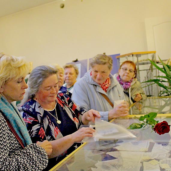 Wystawa w MDK-u. Od sieci rybackiej do koronki