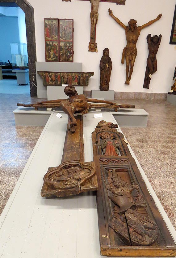 Okiem pana Marcina przyjrzyjmy si� krucyfiksowi z Kamienia Pomorskiego