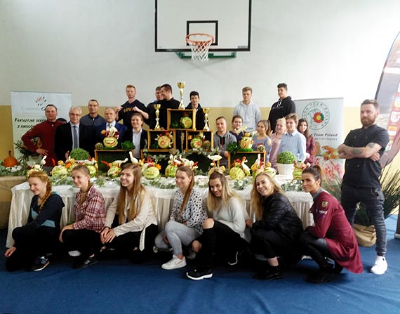 U Staszica konkurs carvingowy