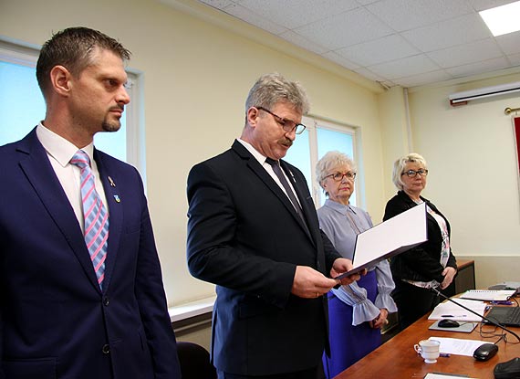 W Dziwnowie radni oraz nowy-stary burmistrz złożyli ślubowanie