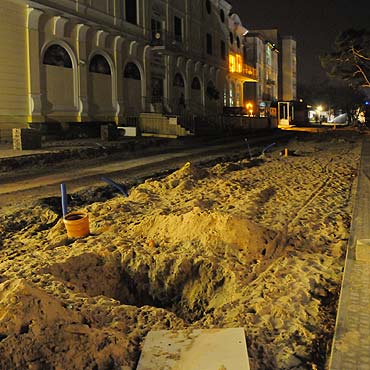Midzyzdroje: Wpad w dziur na modernizowanej promenadzie. Trafi do szpitala