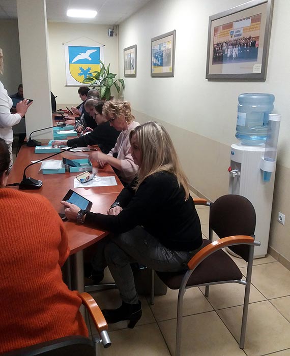 Gmina Dziwn�w zakupi�a urz�dzenia do g�osowania imiennego na sesjach