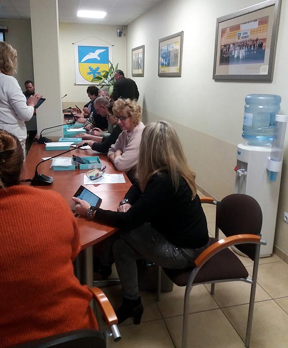 Gmina Dziwnów zakupiła urządzenia do głosowania imiennego na sesjach