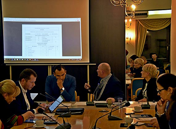 Podczas II sesji Rady Miejskiej w Międzyzdrojach radni głosowali przy użyciu tabletów