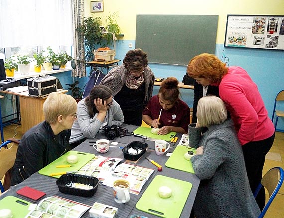 Nauczyciele poznali tajniki carvingu