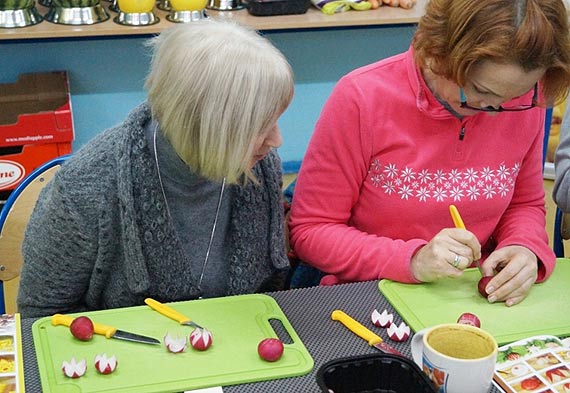 Nauczyciele poznali tajniki carvingu