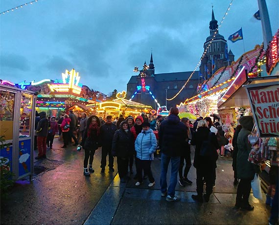Jarmark świąteczny w Stralsundzie
