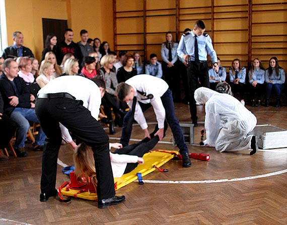 Ślubowanie w Liceum Ogólnokształcącym im. Bolesława Krzywoustego w Kamieniu Pomorskim