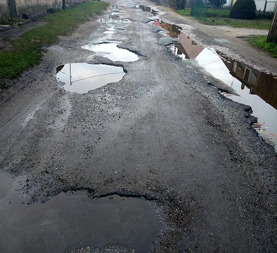 Czytelnik: Czy przez tragiczny stan drogi mam zacz�� chodzi� „z buta”?