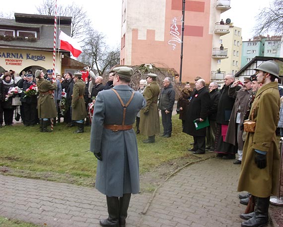 Na placu Niepodlegoci Polski  w Kamieniu Pomorskim, dzi odsonito pomnik Marszaka Jzefa Pisudskiego