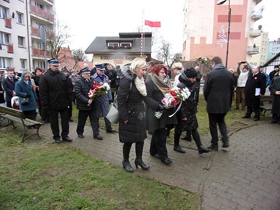 Na placu Niepodlegoci Polski  w Kamieniu Pomorskim, dzi odsonito pomnik Marszaka Jzefa Pisudskiego