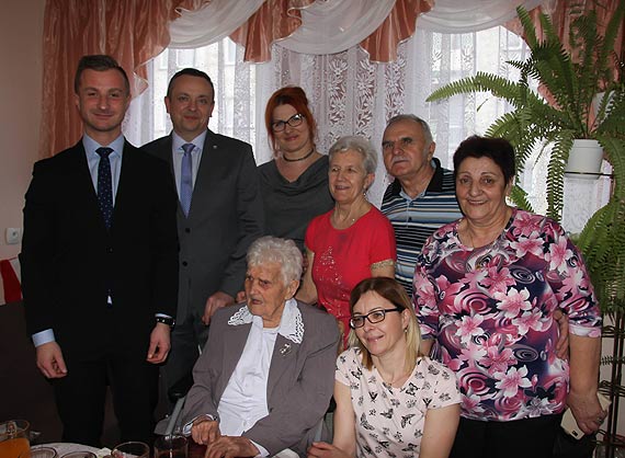 Pikny jubileusz 105 urodzin Pani Bronisawy Przybylak