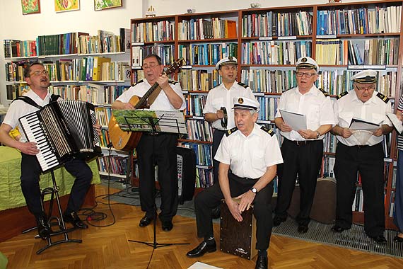 Zimowy wieczór poezji w międzyzdrojskiej bibliotece