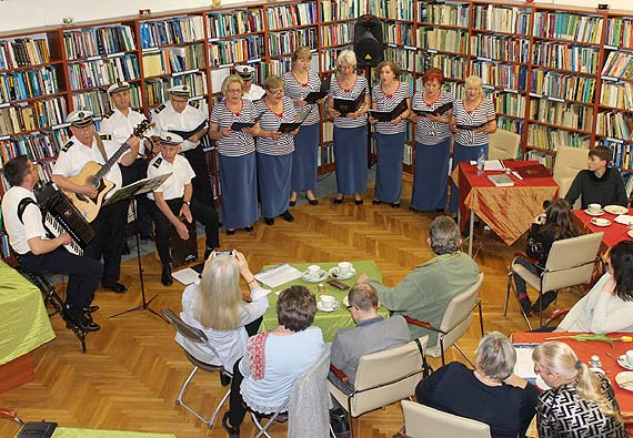 Zimowy wieczór poezji w międzyzdrojskiej bibliotece