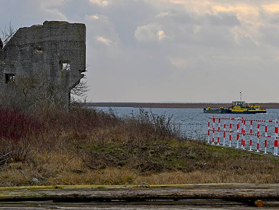 Prefabrykaty do przystani w �unowie ju� p�yn�