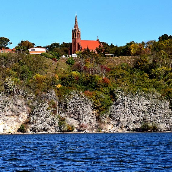 Prefabrykaty do przystani w �unowie ju� p�yn�