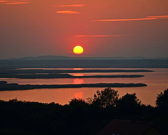 Prefabrykaty do przystani w �unowie ju� p�yn�