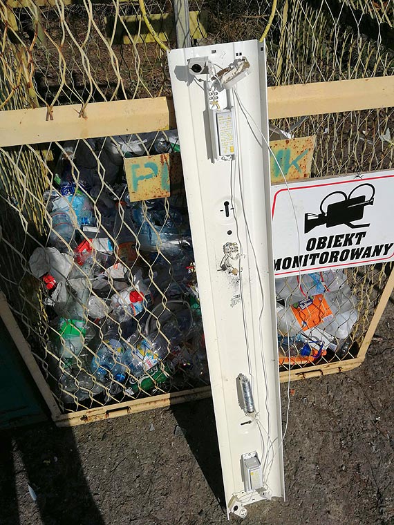 Podrzucono martwe zwierzęta w worku