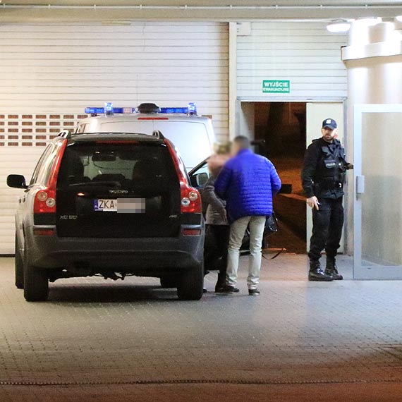 Do szpitala na sygnale - niecodzienny „pilotaż” policjantów