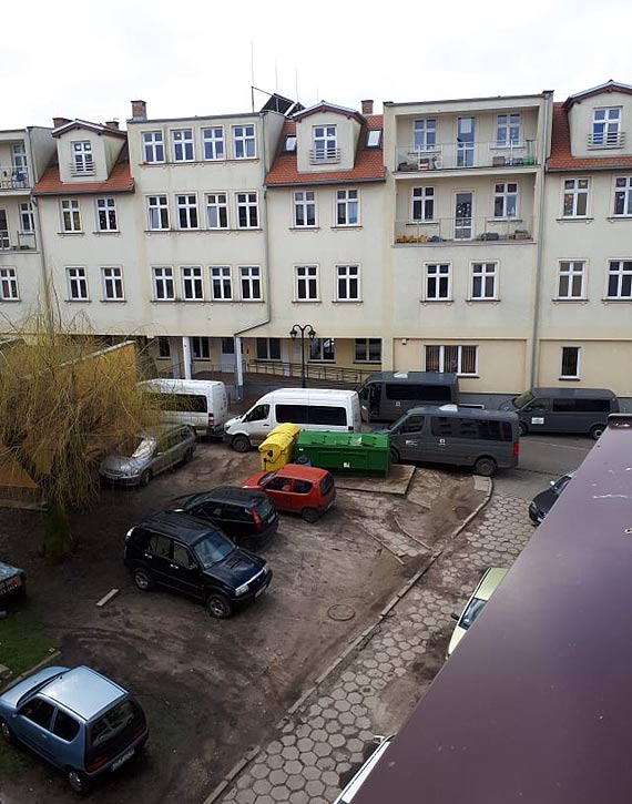 Czytelnik: Transportery ośrodka dla niepełnosprawnych blokują ulicę