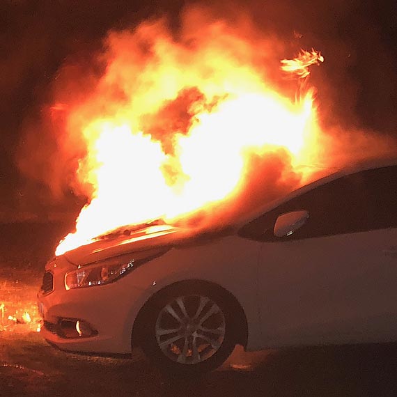 Najpierw spalili mu auto, teraz tn� opony. Na w�jta �wierzna zasadzi� si� psychopata