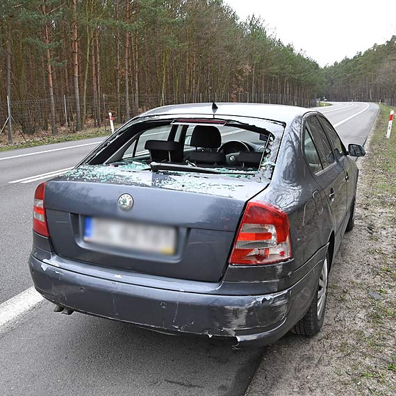 Gwa�towne hamowanie przyczyn� st�uczki na DK3