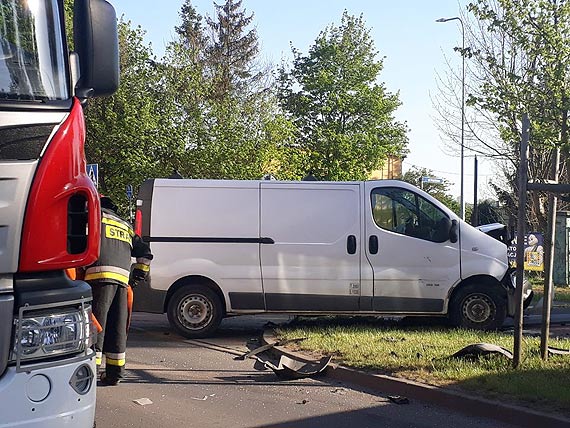 Wypadek na Szczeciskiej. Kierujcy toyot wyjecha wprost pod koa busa